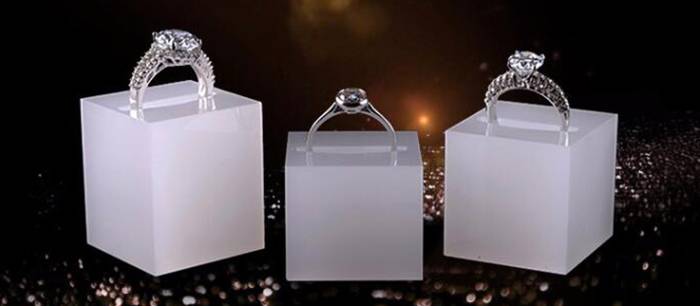White-Acrylic-Slotted-Block-Jewelry-Hand-Ring-Holder-XH34-4